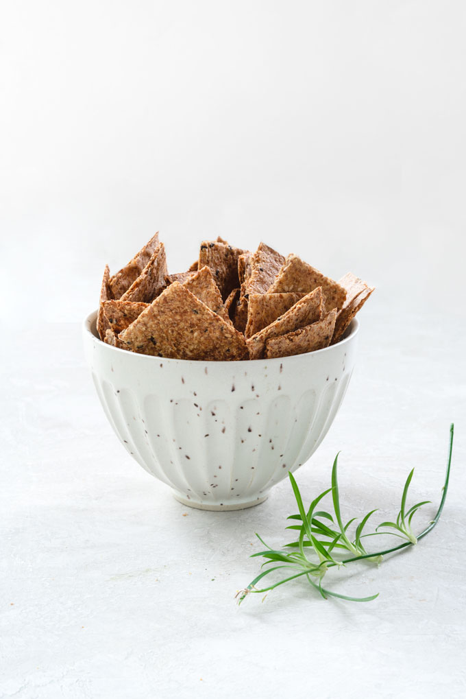 flax crackers from flaxseeds